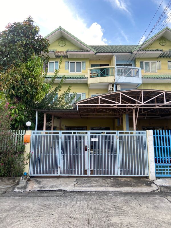 ขายทาวน์เฮาส์ - ทาวน์เฮ้าส์ 3 ชั้น 4 ห้องนอน 3 ห้องน้ำ 30.8 ตารางวา เดินทางสะดวก ถนนสวนผัก ตลิ่งชัน ราชพฤกษ์ กรุงเทพฯ ใกล้ BTS บางหว้า / MRT บางขุนนนท์ 10 นาที