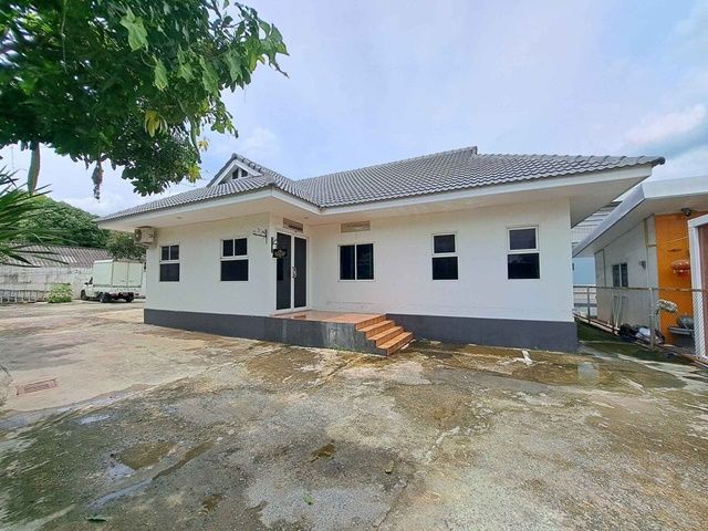 ให้เช่าบ้าน - นวลจันทร์44-48 จอดรถได้4-5คัน วัดนวลจันทร์ 600 ม. ให้เช่าบ้านเดี่ยว -ออฟฟิต 150ตร.ม 3นอน 2น้ำ 3แอร์ รร.นวมินทราชูทิศ กทม. 1.5 กม.