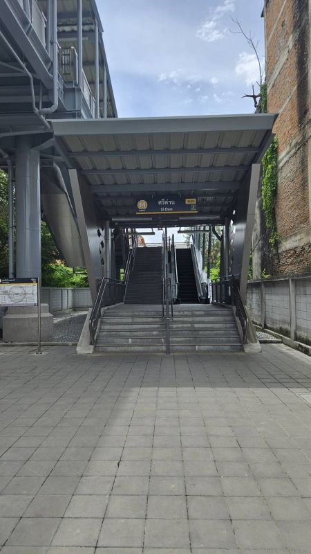 ขายที่ดิน - ขายที่ดินเปล่า ยังไม่ถม ติดถนนศรีนทร์ ใกล้ทางขึ้นรถไฟฟ้า