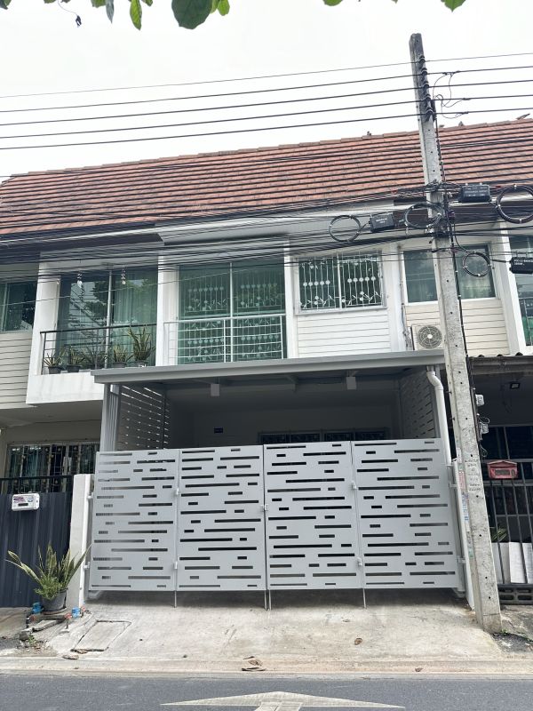 ขายทาวน์เฮาส์ - เจ้าของขายเอง ทาวน์เฮ้าส์สวย พหลโยธิน 52 หาของกินง่าย เดินทางสะดวก