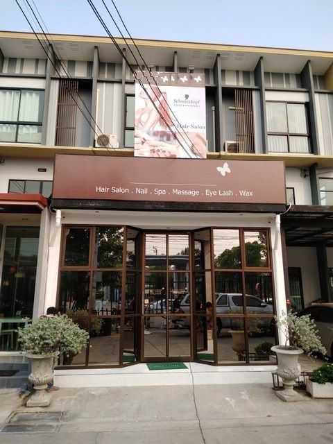 ขายอาคารพาณิชย์ / สำนักงาน - ขายอาคาร 3 ชั้น พร้อมกิจการร้านเสริมสวย ตกแต่งพร้อม ทำกิจการต่อได้เลย หน้าโครงการ the connect พัฒนาการ 38 ภายในโครงการมีบ้านกว่า 3,000 หลัง