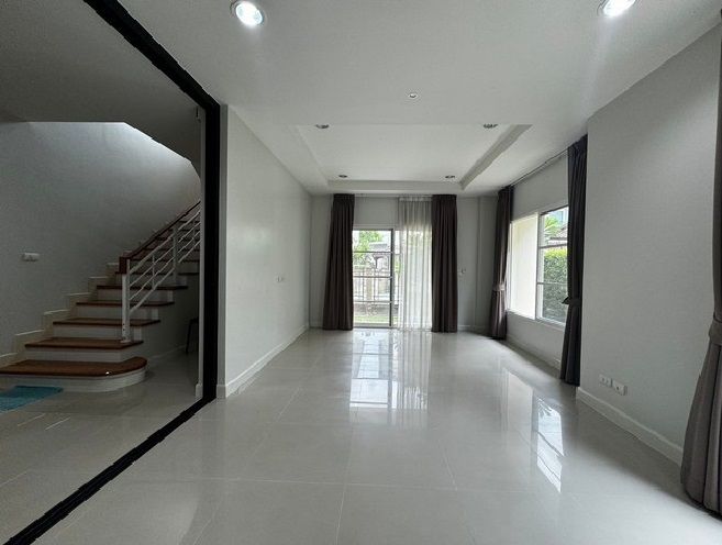 ให้เช่าบ้าน - For Rent ให้เช่าบ้านเดี่ยว 2 ชั้น หมู่บ้าน เดอะ เซนโทร สุขุมวิท 113 ใกล้รถไฟฟ้า BTS แบริ่ง