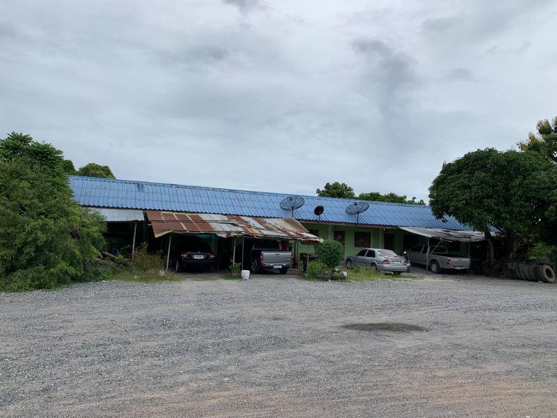 ขายที่ดิน - ขายที่ดินบางละมุง ซ.ทุ่งกราด 4 ไร่ ถมแล้ว ติดถ.คอนกรีต ใกล้ถ.สุขุมวิท(3) - 2 กม. ใกล้ท่าเรือแหลมฉบัง - 8 กม. ชลบุรี