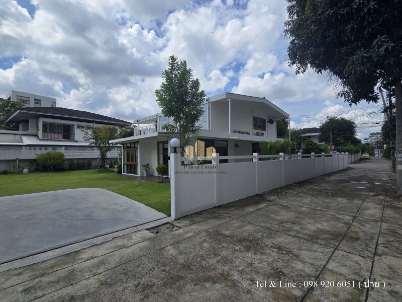 ให้เช่าบ้าน - ให้เช่าโฮมออฟฟิศ/บ้านเดี่ยว 2 ชั้น ซอย ลาดพร้าว 15 เขตจตุจักร กรุงเทพฯ พื้นที่ 261 ตร.ว.