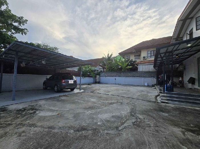 ให้เช่าบ้าน - ให้เช่าบ้านเดี่ยว 2 ชั้น ซอยปุณณวิถี เข้าซอยไม่ลึก สุขุมวิท 101 หลังใหญ่ พื้นที่ดิน 108 ตารางวา