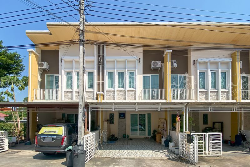 ขายทาวน์เฮาส์ - โกลเด้นทาวน์ รัตนาธิเบศร์-สถานีรถไฟฟ้าบางพลู ถนนเมนต้นโครงการ สภาพดีต่อเติมครบ