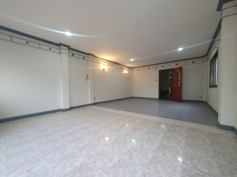 ขายทาวน์เฮาส์ - ทาวน์เฮ้าส์ 3ชั้น หมู่บ้านโพธิ์แก้ว ประชาชื่น - แจ้งวัฒนะ