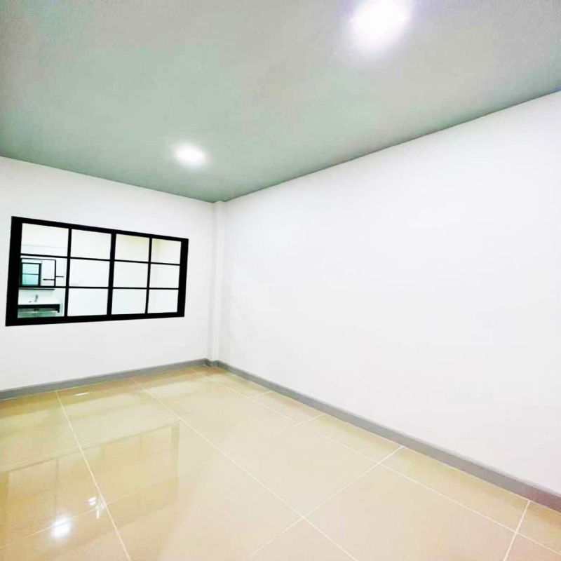 ขายทาวน์เฮาส์ - รีโนเวทแต่งใหม่ขายถูก 2.35 ล้าน ทาวน์เฮ้าส์ 20 ตร.ว ม.สินทอง ซ.ร่มเกล้า28 ทำเลดี ถนนเมนต้นโครงการ