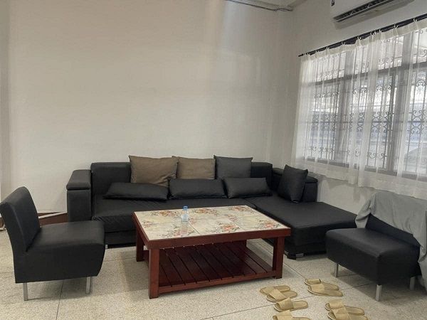 ให้เช่าทาวน์เฮาส์ - ให้เช่าทาวเฮาส์ 4 ชั้นใกล้ MRT ห้วยขวาง ขนาด 300 ตรม 7 ห้องนอน 6 ห้องน้ำ 8 แอร์