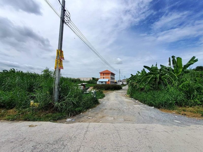 ขายที่ดิน - ขายถูกมากที่ดินเลียบคลองลากค้อน 285 ตารางวา แปลงมุม ถมแล้ว ซอย วัดสามง่าม อ.บางบัวทอง จ.นนทบุรี