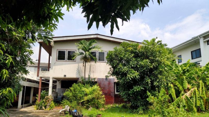 ขายที่ดิน - ขายที่ดินปุณณวิถี สุขุมวิท 101 ใกล้สถานีรถไฟฟ้า BTS ปุณณวิถี 800 ม. ที่ดินพร้อมบ้านเก่า 215ตร.ว ถนนกว้าง สภาพแวดล้อมดี เหมาะทำอพาร์ทเมนท์ สำนักงาน