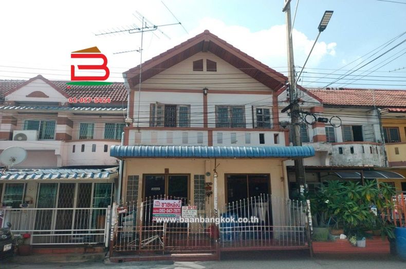 ขายทาวน์เฮาส์ - ทาวน์เฮาส์ หมู่บ้าน คัทลียาวิลล์ (ซอยลำลูกกา 49) เนื้อที่ 21 ตรว. ถนนลำลูกกา ตำบลลาดสวาย อำเภอลำลูกกา จังหวัดปทุมธานี