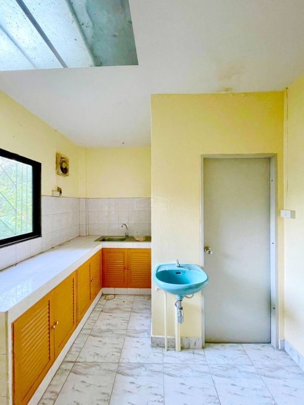 ขายทาวน์เฮาส์ - ขายทาวน์เฮาส์ 2ชั้น หมู่บ้านเลิศอุบล พหลโยธิน52 เนื้อที่ 17.9ตร.ว. ขายเพียง1.9ล้านบาท