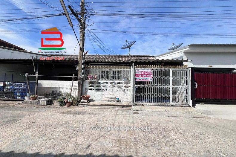 ขายทาวน์เฮาส์ - ทาวน์เฮาส์ หมู่บ้าน บางเขนวิลล่า (สุขาภิบาล 5 ซอย 5 แยก 24) เนื้อที่ 22.1 ตรว. ถนนสุขาภิบาล 5 แขวงท่าแร้ง เขตบางเขน กรุงเทพมหานคร