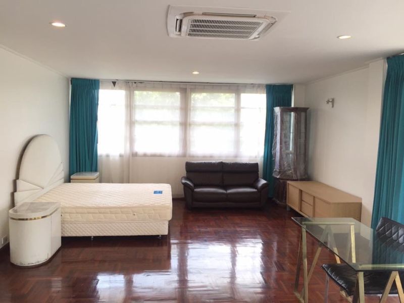 ให้เช่าบ้าน - ให้เช่าบ้านเดี่ยว2 ชั้น เนื้อที่ 340 ตร.ว พื้นที่ใช้สอย 650 ตร.ม 5ห้องนอน 5ห้องน้ำ 1ห้องใต้ดิน เฟอร์ครบ ถนนสุขุมวิท71 ราคาเช่า 200,000 บ/ด