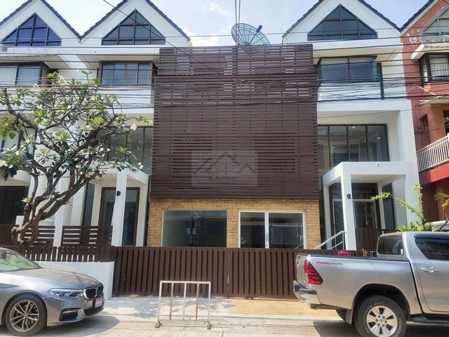 ขายอาคารพาณิชย์ / สำนักงาน - ขายด่วนโฮมออฟฟิศ 3 ชั้น 2 หลัง 64 ตรว. ย่านทาวอินทาวน์ เลียบด่วน **ขายถูกกว่าราคาประเมินธนาคาร