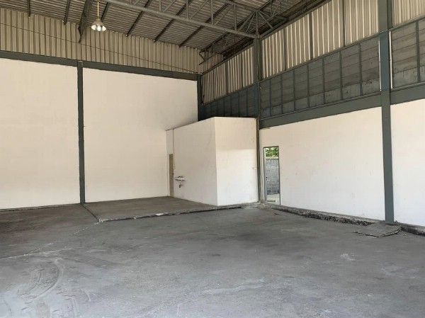 ให้เช่าโรงงาน / โกดัง - ให้เช่าโกดังโรงงานขนาด 530 ตรม. ทำเลดีติดถนนใหญ่ บริเวณตำบลคลองขวาง อำเภอไทรน้อย นนทบุรี อยู่ระหว่างแยกไทรน้อยกับแยกนพวงศ์