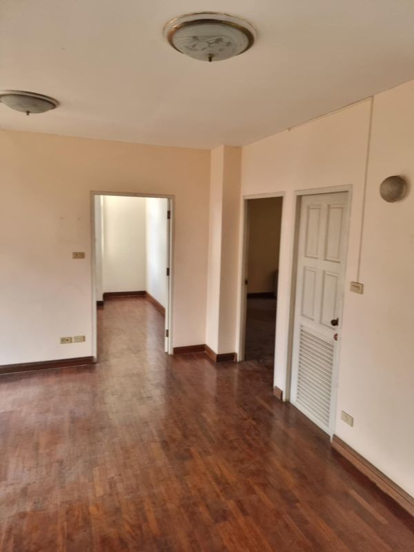 ให้เช่าทาวน์เฮาส์ - บ้านเดี่ยว 38 ตรว - 3 ชั้น พื้นที่ใช้สอย 280 ตรม. 3 ห้องน้ำ ( 1 ห้องน้ำทุกชั้น) - ???? 4 ห้องนอน - ???? 1 ห้องนั่งเล่นถนนสุขุมวิท50.