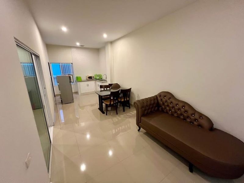 ขายอพาร์ทเม้นท์ / โรงแรม - ขายด่วน อพาร์ทเมนต์กลางเมือง พัทยา จังหวัดชลบุรี * ขนาดที่ดิน 120ตรว. * จำนวน 21ห้อง มีใบอนุญาตเปิดกิจการ