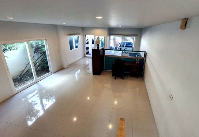 ขายทาวน์เฮาส์ - ขายทาวน์เฮ้าส์ ซอยสุคนธสวัสดิ์ 16 ถนนสุคนธสวัสดิ์ แขวงลาดพร้าว เขตลาดพร้าว กรุงเทพมหานคร