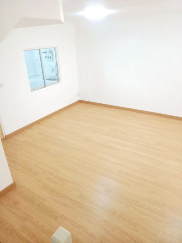 ขายทาวน์เฮาส์ - ขายทาวน์เฮาส์ สไตส์มินิมอล 3ห้องนอน 2 ห้อน้ำ เจ้าของย้ายประเทศ ยังมีประกันภัยบ้านเหลือ2ปี เพื่อนบ้านวัยเกษีณย์