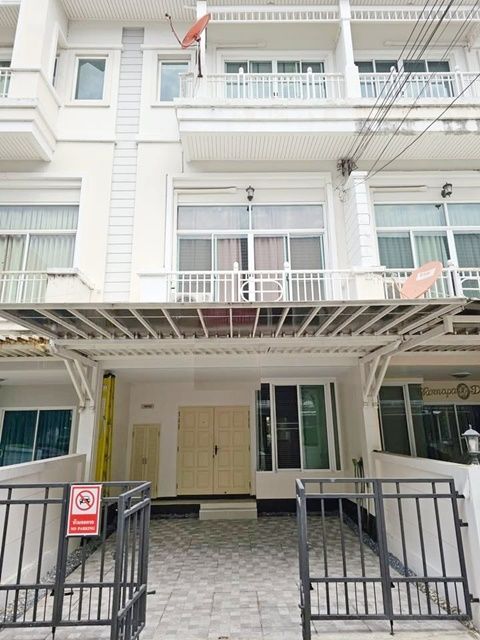 ให้เช่าทาวน์เฮาส์ - พระราม9 โฮมออฟฟิศ 3 ชั้น ถูกที่สุด ม.นานาชาติแสตมฟอร์ด 100 ม. ประเวศ ตกแต่งเฟอร์ เครื่องใช้ไฟฟ้าครบ 3 นอน 3 น้ำ 23 ตร.วา.