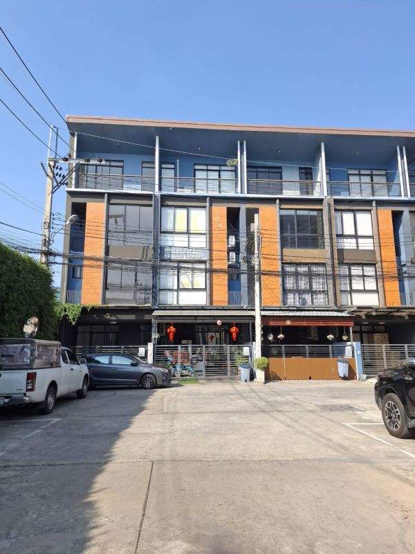 ขายทาวน์เฮาส์ - ทาวน์โฮม 22.5 ตรว 3 ห้องนอน 4 ห้องน้ำ หน้าบ้านทิศใต้ หน้าบ้านไม่ตรง