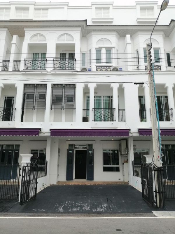 ขายทาวน์เฮาส์ - ขาย ทาวน์โฮมหรู Leon Sukhumvit 62 ขับรถขึ้นทางด่วนเพียง 400 m. ใกล้ BTS บางจาก 900 m. เนื้อที่ 25 ตร