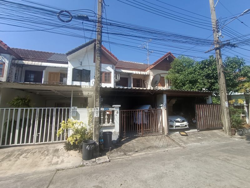 ขายทาวน์เฮาส์ - ทาวน์เฮ้าส์ 2 ชั้น หมู่บ้านเลิศอุบล ถนนโชคชัย4 ซอย 22 ถนนลาดพร้าว เขตลาดพร้าว กรุงเทพมหานคร