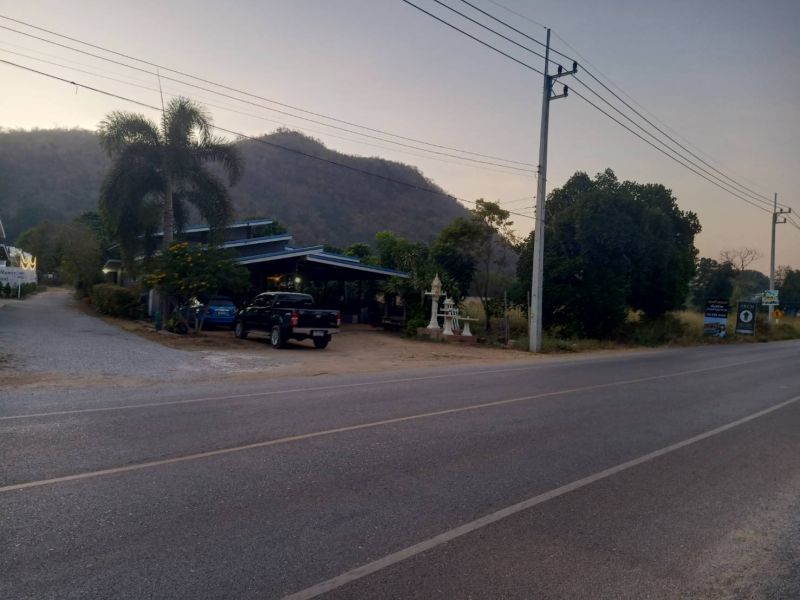 ขายที่ดิน - ขายที่ดินเขาใหญ่ หมูสี 4 ไร่ ติดถนนท่าช้าง เส้นธุรกิจ โรงแรม ใกล้นายโจรีสอร์ท ใกล้ภูเขา วิวเขาสวย ใกล้ตลาด คีรีมายา ใกล้ธนะรัชต์ เหมาะทำธุรกิจ ปากช่อง