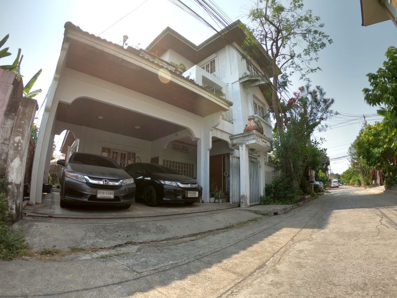 ขายบ้าน - ขายบ้าน 52 ตรว พื้นที่ใช้สอย 450 ตรม ซอย นวมินทร์ 81 บ้าน 3 ชั้น 4 นอน 5 น้ำ จอดรถ 2 คัน ใกล้ รร.พระมารดาฯ