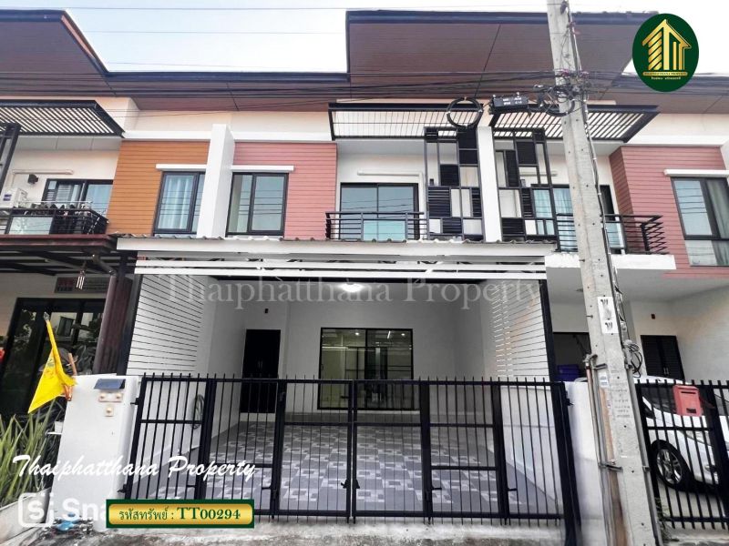 ขายทาวน์เฮาส์ - ขายทาวน์เฮ้าส์ ไอฟีล บางนา ประเวศ ถนนคู่ขนานกาญจนาภิเษก ตกแต่งเฟอร์นิเจอร์ใหม่ พร้อมอยู่