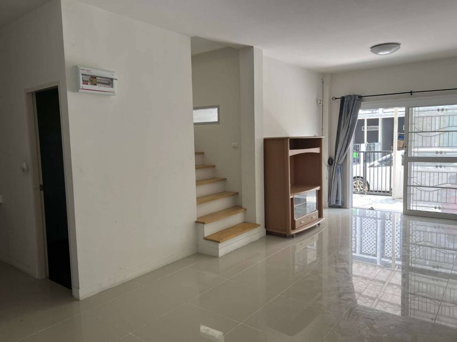 ขายทาวน์เฮาส์ - ขายถูกมาก!! ทาวน์โฮม 2 ชั้น ม.ประภัสสร พรีซีโอพลัสวัน อ.พานทอง จ.ชลบุรี ใกล้โรบินสัน แม็คโคร นิคมอมตะฯ