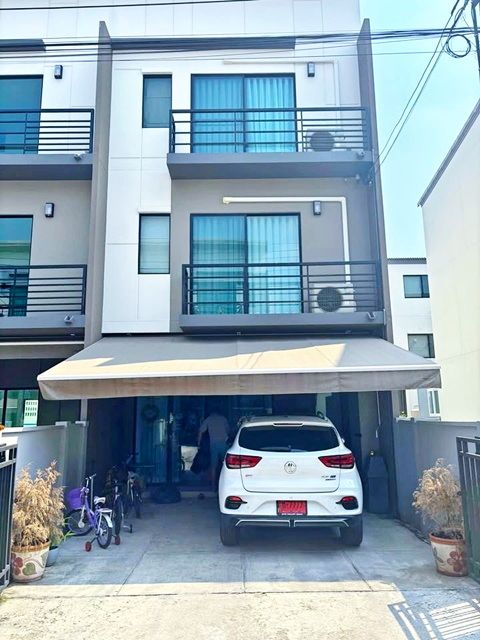 ให้เช่าทาวน์เฮาส์ - รพ.สินแพทย์ รามอินทรา 3 กม. เฟอร์ครบ 3 นอน บางเขน MRT คู้บอน 2.7 กม. รามอินทรา 83 ให้เช่าทาวน์เฮาส์ 3 ชั้น บ้านกลางเมือง 21ตร.วา. 241ตร.ม.