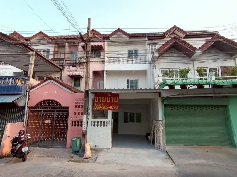 ขายทาวน์เฮาส์ - ขายทาวน์เฮ้าส์ 3 ชั้น หมู่บ้านสินทวีวิลล่า ทำเลทอง เขตจอมทอง จังหวัดกรุงเทพมหานคร