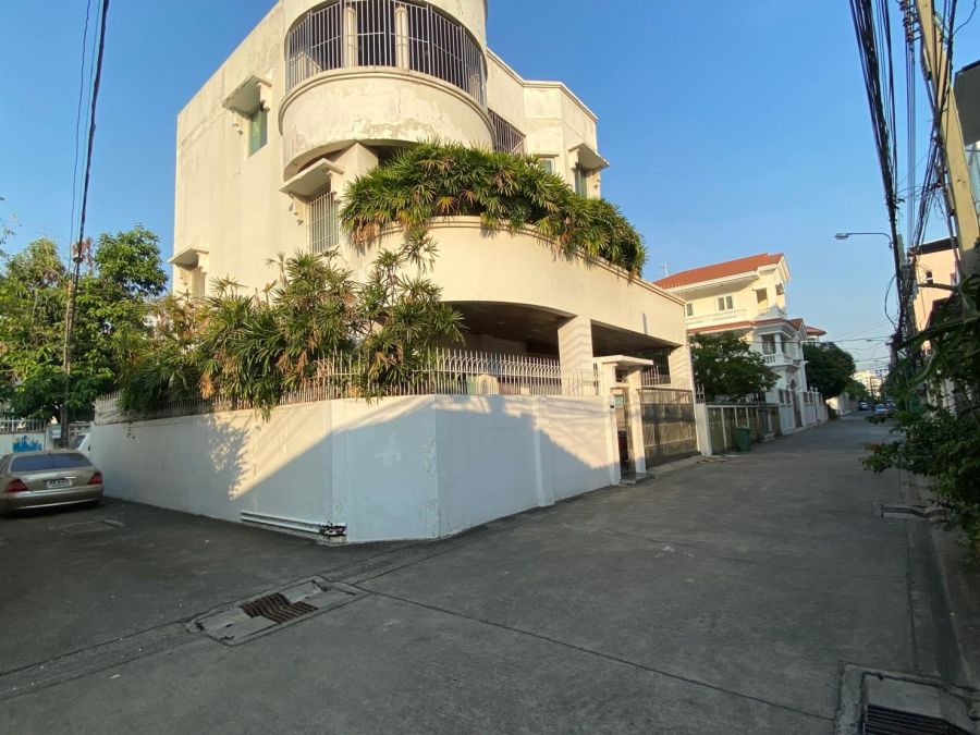 ให้เช่าบ้าน - ให้เช่า บ้าน 4 ชั้น แปลงมุม ซอยนนทรี 14 (บากองอนุสรณ์ 2) แขวงช่องนนทรี เขตยานนาวา