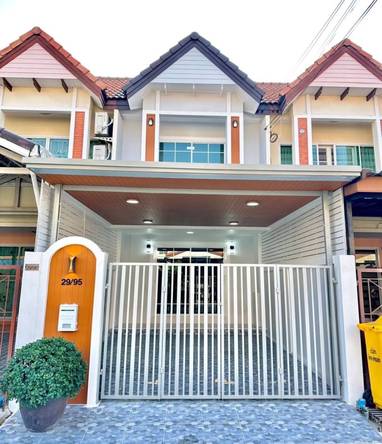 ขายทาวน์เฮาส์ - ขายทาวน์เฮ้าส์ 2 ชั้น ตกแต่งใหม่ พร้อมอยู่ หมู่บ้านเจ้าพระยา รัตนาธิเบศร์ ทำเลเยี่ยม ตรงข้ามวัดสวนแก้ว