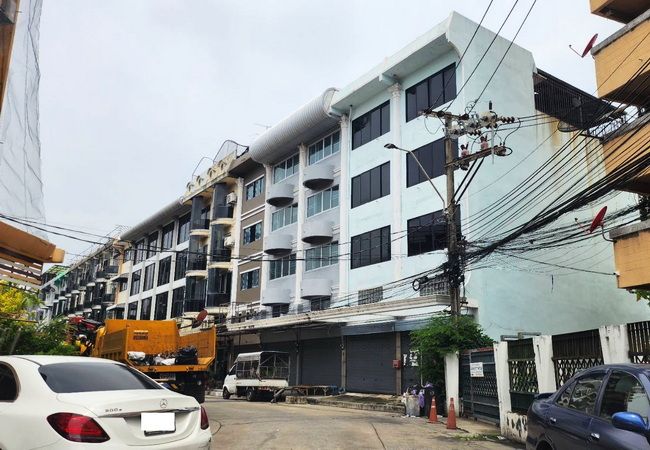 ขายอาคารพาณิชย์ / สำนักงาน - ขายอาคารพาณิชย์ ซอยแจ้งวัฒนะ 10 เนื้อที่ 30 ตร.ว. 2 คูหาตีทะลุ ทำเลดี