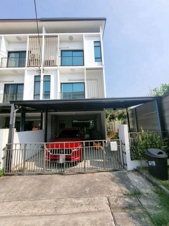 ขายทาวน์เฮาส์ - ขายทาวน์โฮม 3 ชั้น โครงการ พาทิโอ PATIO ศรีนครินทร์-พระราม 9 ถนนกรุงเทพกรีฑา