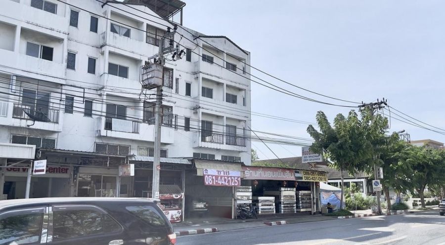 ขายอาคารพาณิชย์ / สำนักงาน - ขายตึกแถว4.5ชั้น ติดถนนใหญ่วัชรพลตัดเพิ่มสิน ทำเลดี พื้นที่ 23 ตรว. ขาย 5.8 ล้านบาท จอดรถได้ ใกล้ตลาดเอสทีเพิ่มสิน