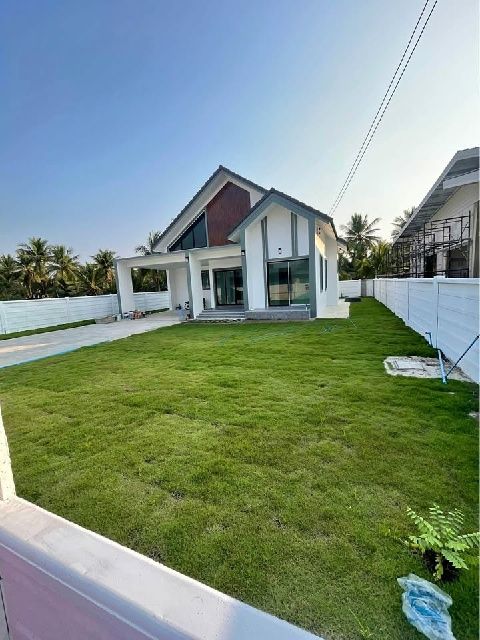 ให้เช่าบ้าน - บิ๊กซี สมุทรสงคราม 5.6 กม. ตลาดแม่กลอง 6.7 กม. 3นอน บ้านเดี่ยวสไตล์นอร์ดิก ใหม่ พร้อมเฟอร์ 105 ตร.ม. 25ตร.วา. ตลาดร่มหุบ 6.6 กม. 3นอน 2น้ำ