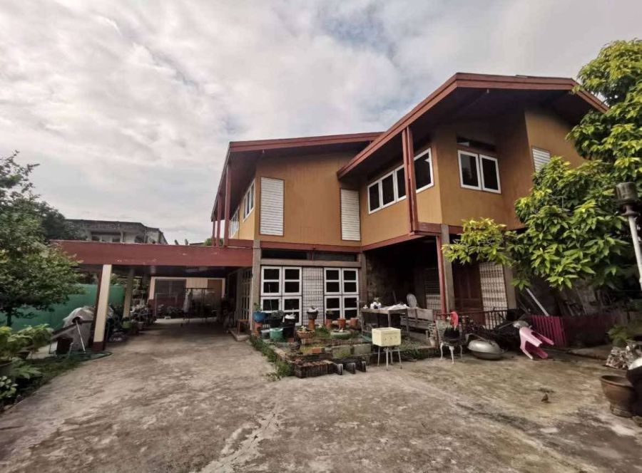 ขายบ้าน - ราคานี้ไม่มีอีกแล้ว!! บ้านไม้ 2 ชั้น บนทำเลทอง ซอยรัชดาภิเษก 23 ใกล้รถไฟฟ้าเพียง 2 นาที ใกล้เดอะมอลล์ท่าพระ