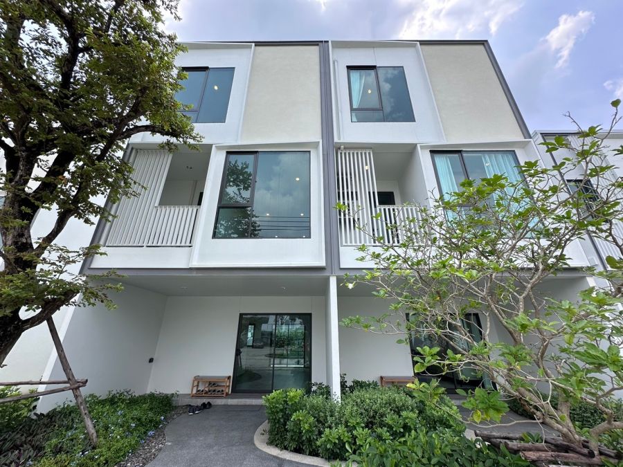 ขายทาวน์เฮาส์ - ขาย ทาวน์โฮม 3 ชั้น อัลติจูด คราฟ ไวบ์ บางนา Altitude Kraf Bangna หลังเมกะบางนา