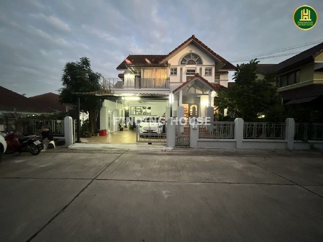 ขายบ้าน - ขายบ้าน หมู่บ้านเทอเรสฮิลล์ ศรีราชา พื้นที่ 76 ตร.วา 4 นอน 4 น้ำ ทำเลดี บ้านหลังมุม