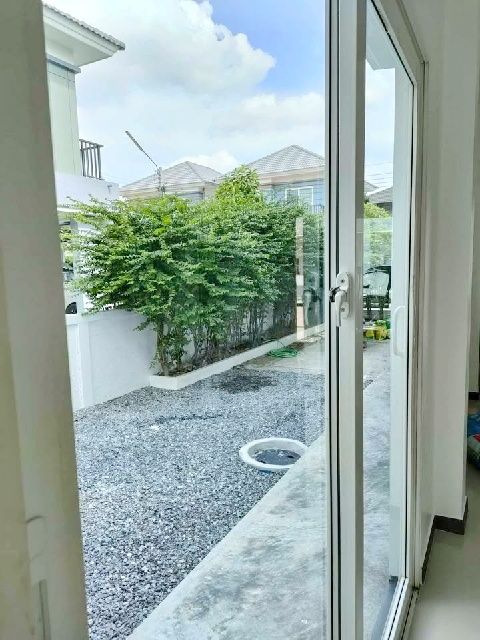 ให้เช่าบ้าน - MRT ตลาดบางใหญ่ 5.2กม. ตลาดพระเงิน 3 กม. ขาย-เช่า บ้านเดี่ยว 44 ตร.วา.180 ตร.ม. 4 นอน