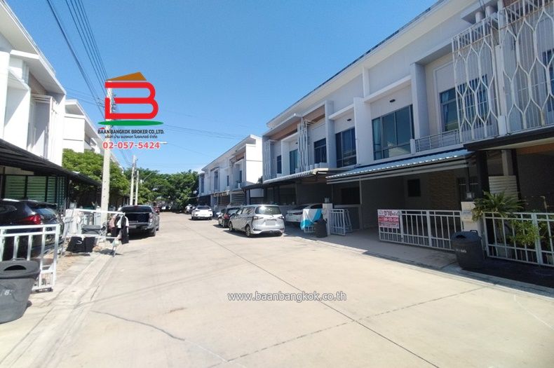 ขายทาวน์เฮาส์ - ทาวน์โฮม เดอะเมทโทร พระราม9-กรุงเทพกรีฑา เนื้อที่ 19.7 ตรว. ถนนกรุงเทพกรีฑา เขตสะพานสูง กรุงเทพฯ