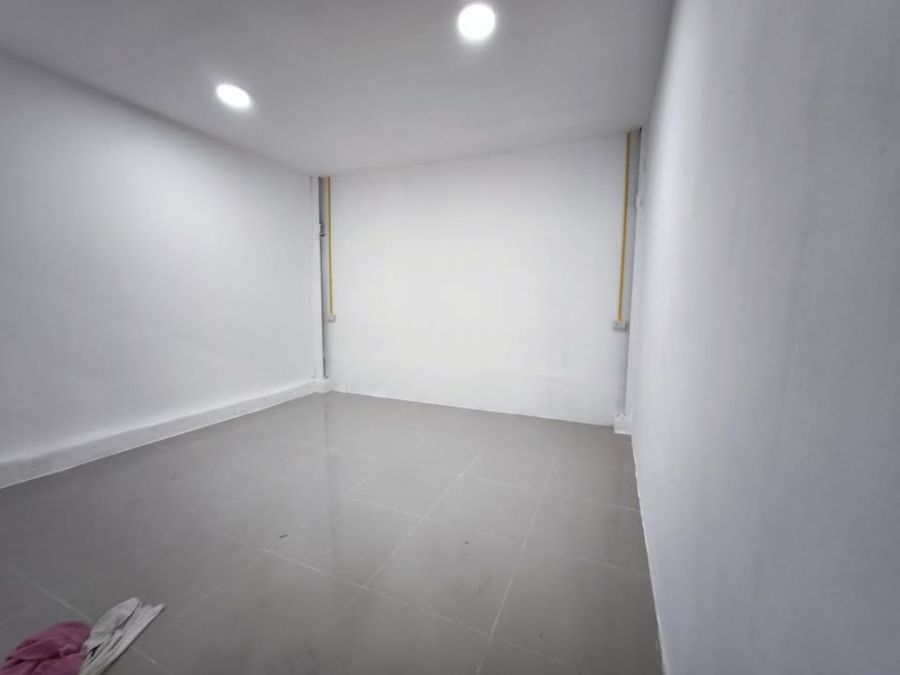 ให้เช่าโรงงาน / โกดัง - ให้เช่าโกดังพร้อมออฟฟิศ ขนาด 1,350 ตร.ม. ติดถนนใหญ่เศรษฐกิจ1 อ้อมน้อย กระทุ่มแบน สมุทรสาคร! รถใหญ่เข้าออกสะดวก, พร้อมใช้งาน