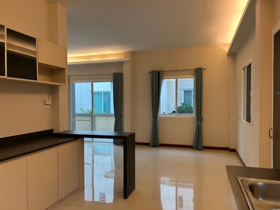 ขายบ้าน - บ้านพร้อมที่ดินถนนรามคำแหง ถนนราษฎร์พัฒนา ซอยมีสทีน