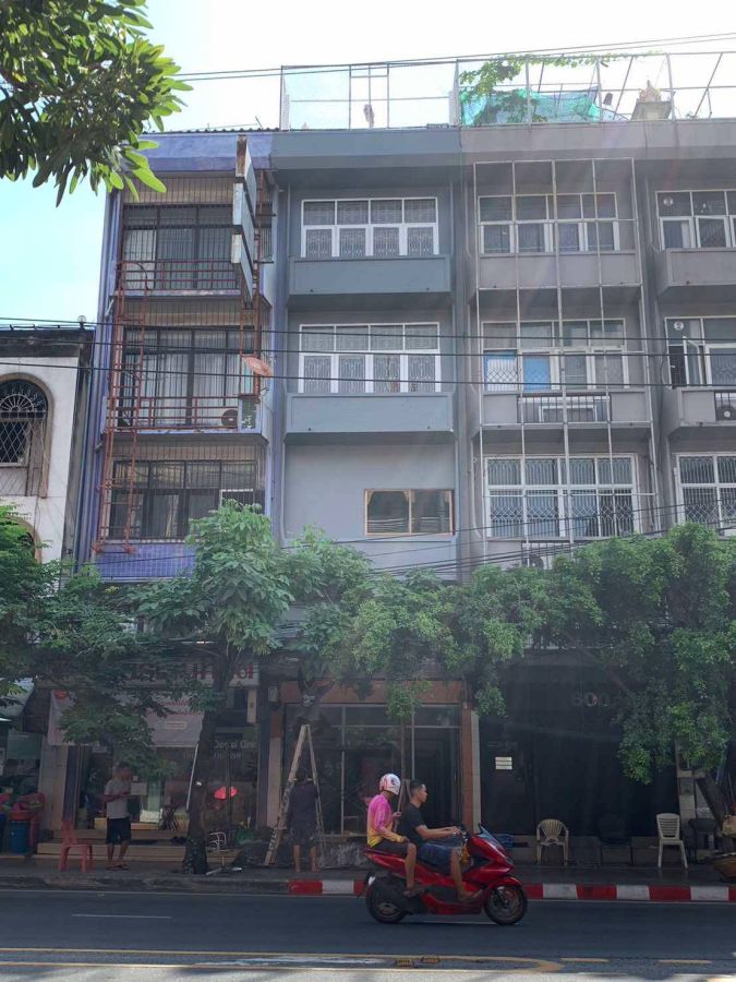 ขายอาคารพาณิชย์ / สำนักงาน - ขายอาคารพาณิชย์สุขุมวิท 71 ตึกแถวติดถนนสุขุมวิท 71 ปรีดีพนมยงค์ 32 ตึกแถว 5 ชั้น พร้อมผู้เช่า ใกล้ BTS พระโขนง เอกมัย Commercial Building Sukhumvit