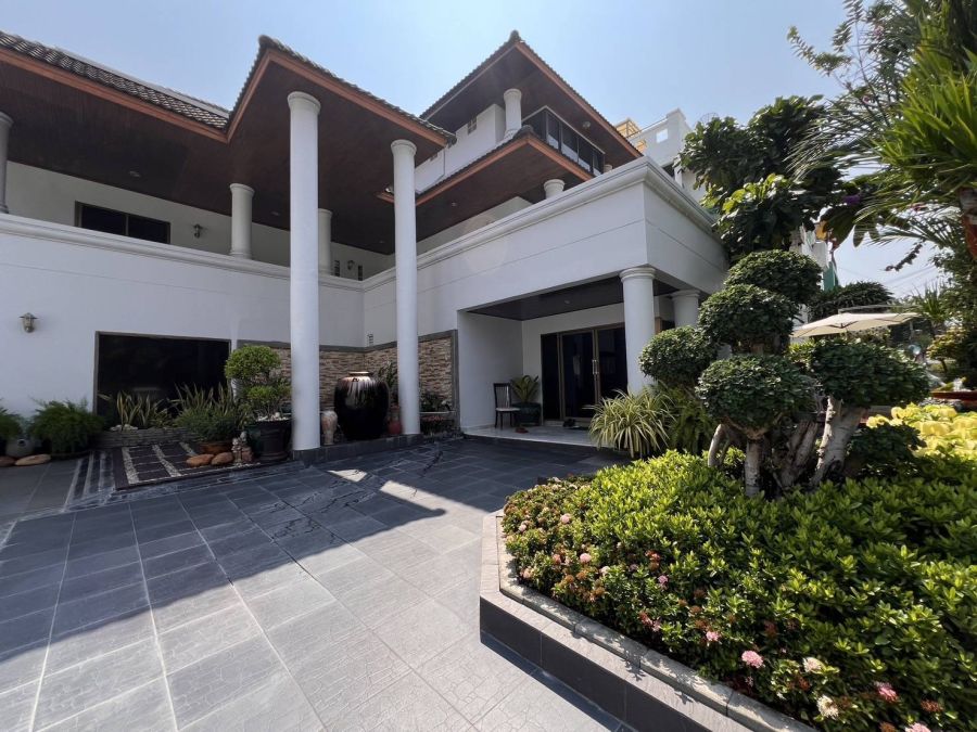 ขายบ้าน - บ้านทาวน์อินทาวน์ลาดพร้าว สวยหรูดูแพง 147 ตรว จัดสวนในบ้าน จอดรถได้ 6 คัน ทำออฟิศ สำนักงาน ร้านสปา คาเฟ่